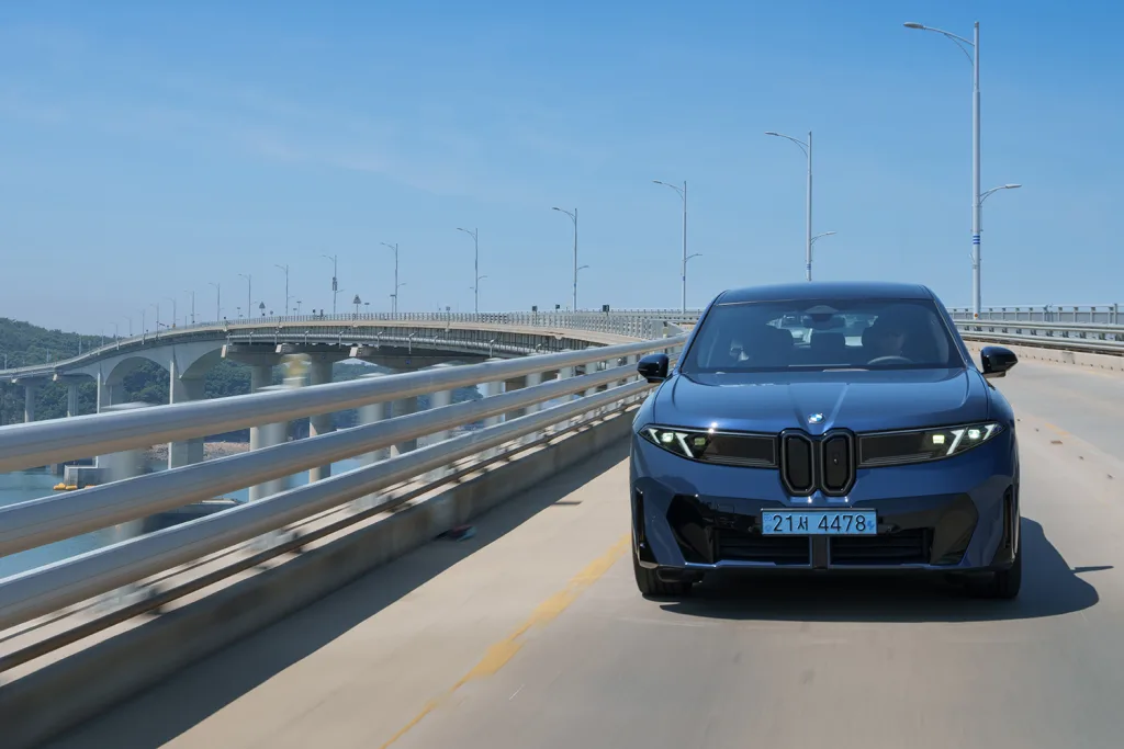 BMW 그룹 코리아, 2026 부산모빌리티쇼서 BMW·MINI·BMW 모토라드 13개 모델 전시 2 사진1 더 뉴 BMW iX3 https://mobilityground.com/wp-content/uploads/2026/06/사진1-더-뉴-BMW-iX3.webp