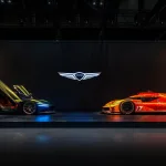 부산모빌리티쇼 제네시스 부스에 마그마 GT 콘셉트(왼쪽)와 GMR-001 하이퍼카 디자인 모델(오른쪽)이 전시된 모습