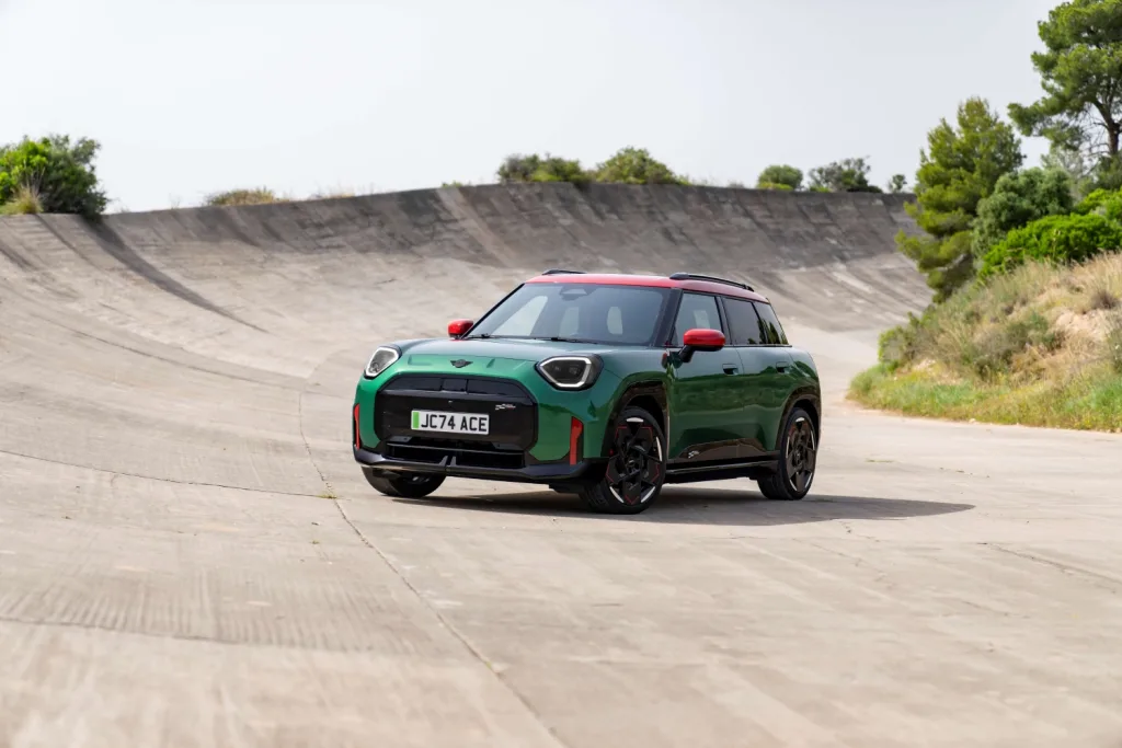 BMW 그룹 코리아, 2026 부산모빌리티쇼서 BMW·MINI·BMW 모토라드 13개 모델 전시 3 사진3 디 올 일렉트릭 MINI JCW 에이스맨 https://mobilityground.com/wp-content/uploads/2026/06/사진1-더-뉴-BMW-iX3.webp