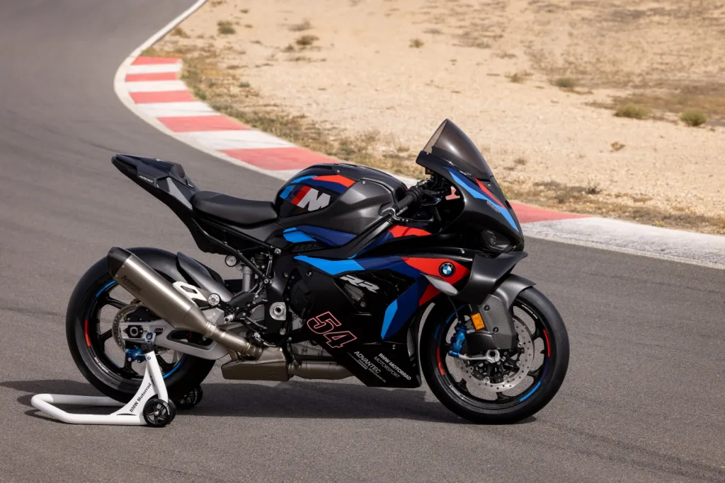 BMW 그룹 코리아, 2026 부산모빌리티쇼서 BMW·MINI·BMW 모토라드 13개 모델 전시 4 사진4 BMW M 1000 RR https://mobilityground.com/wp-content/uploads/2026/06/사진1-더-뉴-BMW-iX3.webp