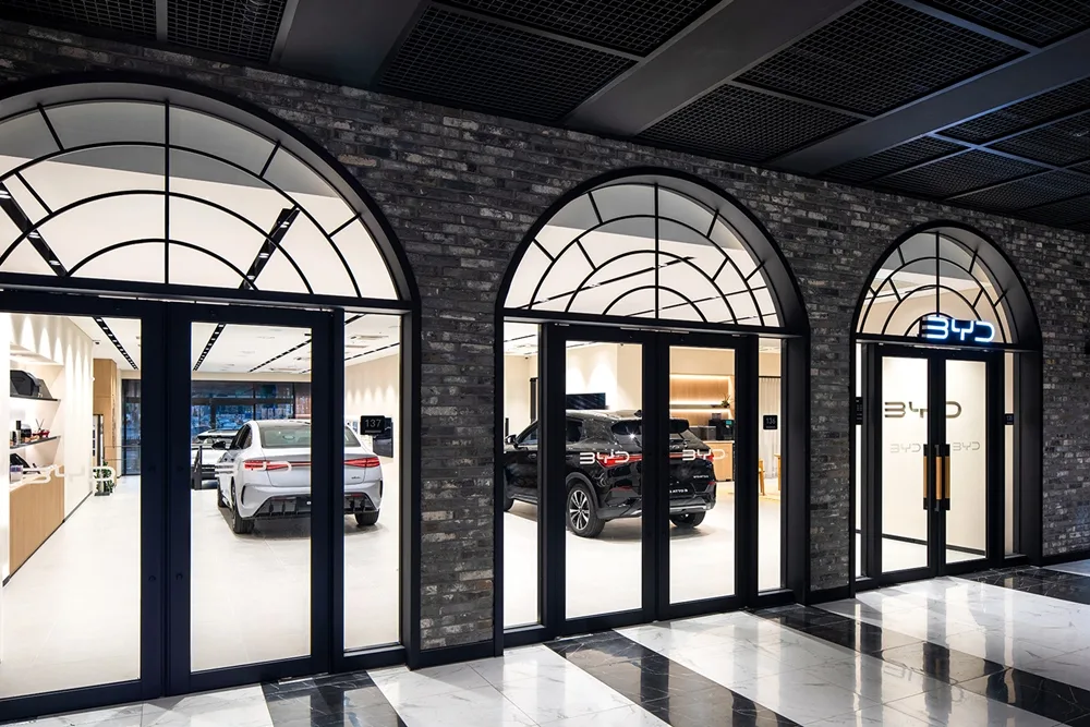 사진자료 BYD Auto 남양주 전시장 외관 https://mobilityground.com/wp-content/uploads/2026/06/사진자료-BYD-Auto-남양주-전시장-외관-_-씨라이언-7.webp