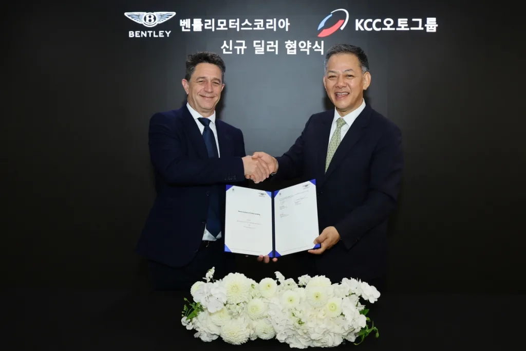 벤틀리코리아 네트워크 전략, 수도권 참존오토모티브·영남권 KCC오토그룹 양대 체제 1 참고사진 벤틀리모터스코리아 새로운 네트워크 전략 발표 데이브 헤이터Dave Hayter 벤틀리모터스 아시아 태평양 지역 총괄 디렉터왼쪽 이상현 KCC오토그룹 회장 1 https://mobilityground.com/wp-content/uploads/2026/06/참고사진_벤틀리모터스코리아-새로운-네트워크-전략-발표_데이브-헤이터Dave-Hayter-벤틀리모터스-아시아-태평양-지역-총괄-디렉터왼쪽-이상현-KCC오토그룹-회장-1.webp