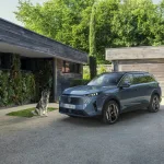 푸조 E-5008, PEUGEOT IMAGINES TRAVEL THROUGH A DOG'S EYES WITH THE PEUGEOT E-5008 DOG EDITION CONCEPT, A UNIQUE CREATION FOR DOGS... AND THEIR HUMANS