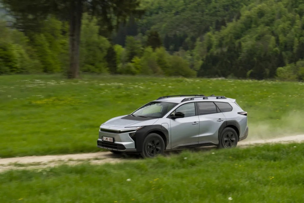 토요타 bz4x 투어링, The new Toyota bZ4X Touring: an SUV for electrified adventures