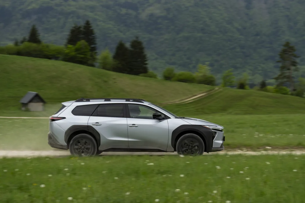토요타 bz4x 투어링, The new Toyota bZ4X Touring: an SUV for electrified adventures