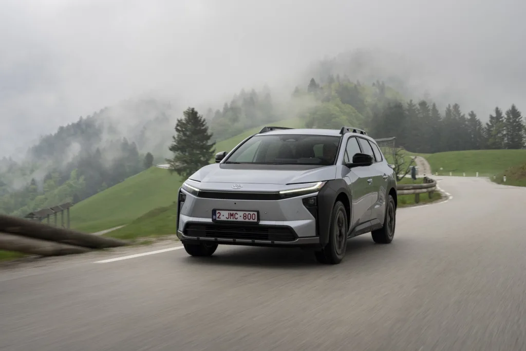 토요타 bz4x 투어링, The new Toyota bZ4X Touring: an SUV for electrified adventures