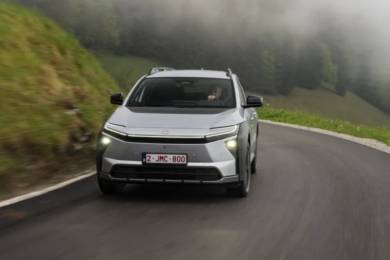 토요타 bz4x 투어링, The new Toyota bZ4X Touring: an SUV for electrified adventures