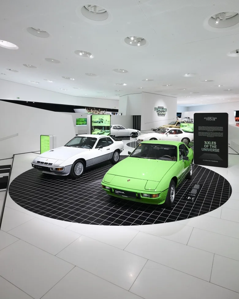 포르쉐가 40만 대의 시대를 기념한다, 트랜스액슬 50주년의 정체 2 2 https://mobilityground.com/wp-content/uploads/2026/07/1-Porsche-honours-50-years-of-Transaxle.webp