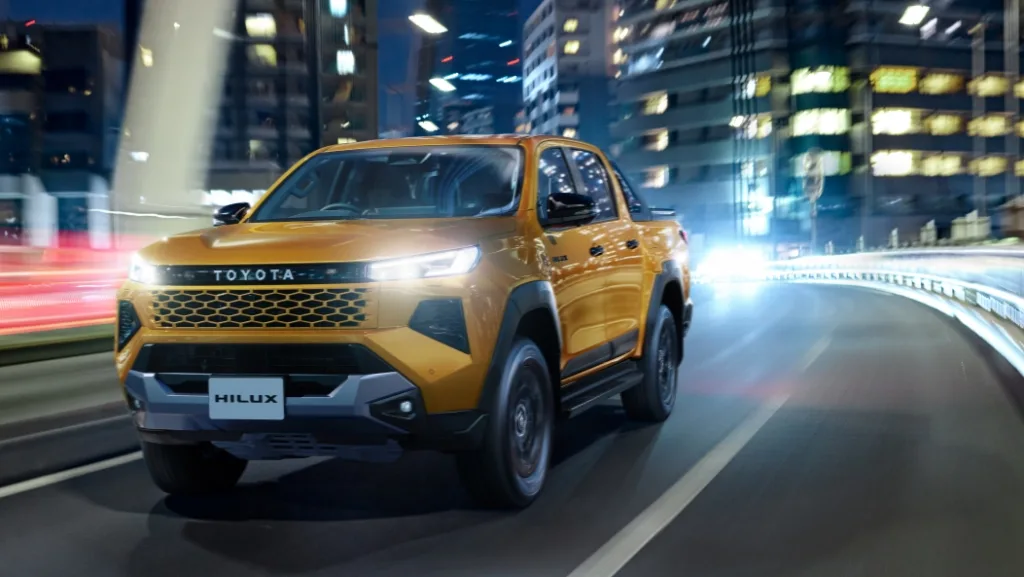 토요타 하이럭스, Toyota Launches New Hilux in Japan