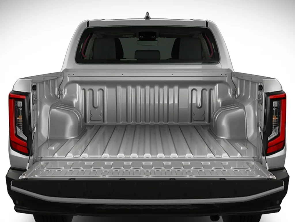 토요타 하이럭스, Toyota Launches New Hilux in Japan
