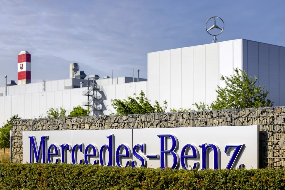 Mercedes-Benz Starts Electric C-Class Production at Kecskemét 4 메르세데스-벤츠, 신형 일렉트릭 C-클래스, 케치케메트에서 생산 시작, Mercedes-Benz is expanding its Kecskemét plant in Hungary and starting production of the new electric C-Class