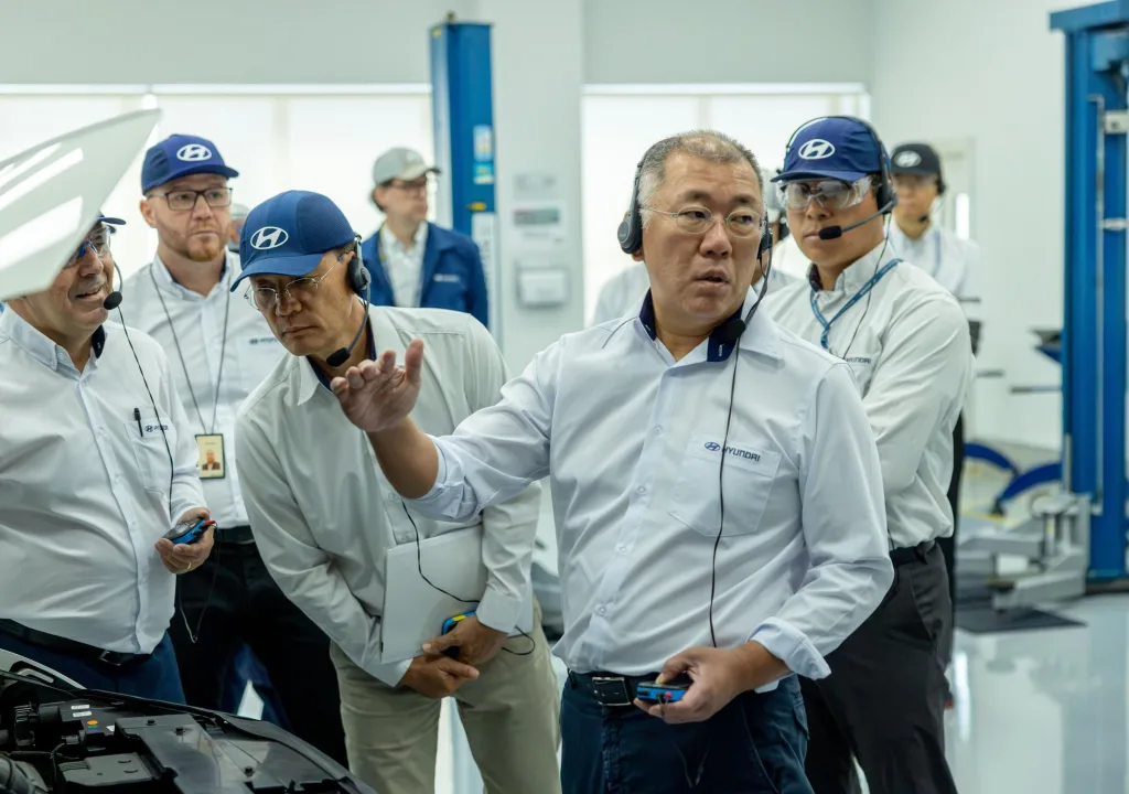 정의선 회장, 브라질공장 방문해 중장기 성장 전략 점검, 3대 전략 추진 1 260730 현대차그룹 정의선 회장 브라질공장 방문2 https://mobilityground.com/wp-content/uploads/2026/07/260730_현대차그룹-정의선-회장-브라질공장-방문2-scaled.webp