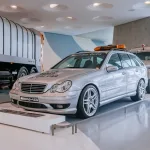 메르세데스-벤츠 박물관, F1 메디컬카 메르세데스-벤츠 C 32 AMG, When every second counts: Mercedes-Benz C 32 AMG Official FIA F1® Medical Car