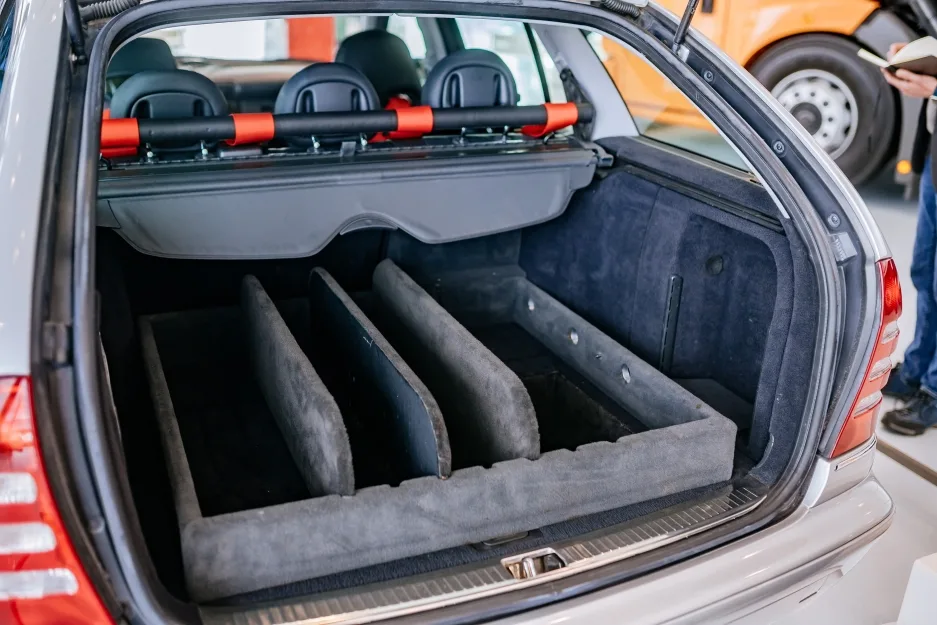 메르세데스-벤츠 박물관, F1 메디컬카 메르세데스-벤츠 C 32 AMG 5 26c0078 013 https://mobilityground.com/wp-content/uploads/2026/07/26c0078_001.webp