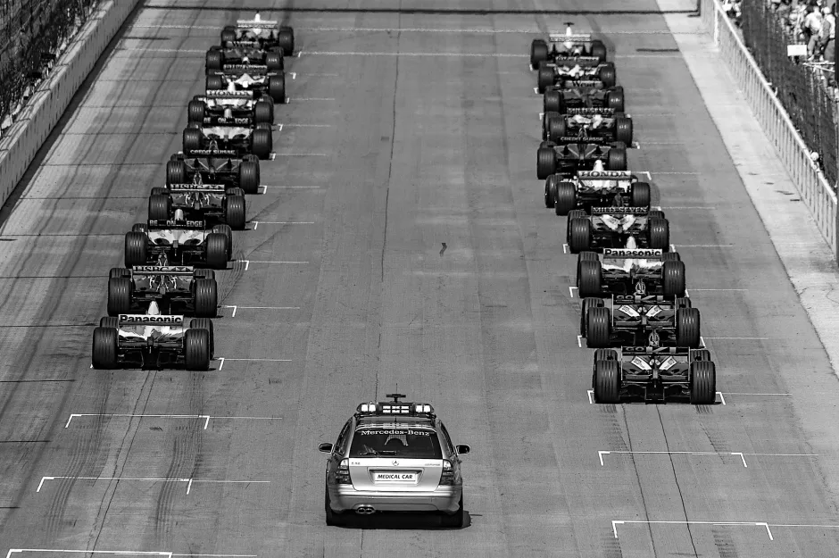 Mercedes-Benz Museum Exhibit Marks 30 Years of AMG's F1 Medical Car 4 메르세데스-벤츠 박물관, F1 메디컬카 메르세데스-벤츠 C 32 AMG, When every second counts: Mercedes-Benz C 32 AMG Official FIA F1® Medical Car