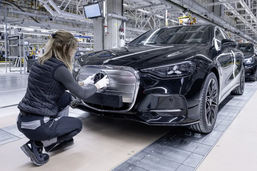 Mercedes-Benz Starts Electric C-Class Production at Kecskemét 2 메르세데스-벤츠, 신형 일렉트릭 C-클래스, 케치케메트에서 생산 시작, Mercedes-Benz is expanding its Kecskemét plant in Hungary and starting production of the new electric C-Class