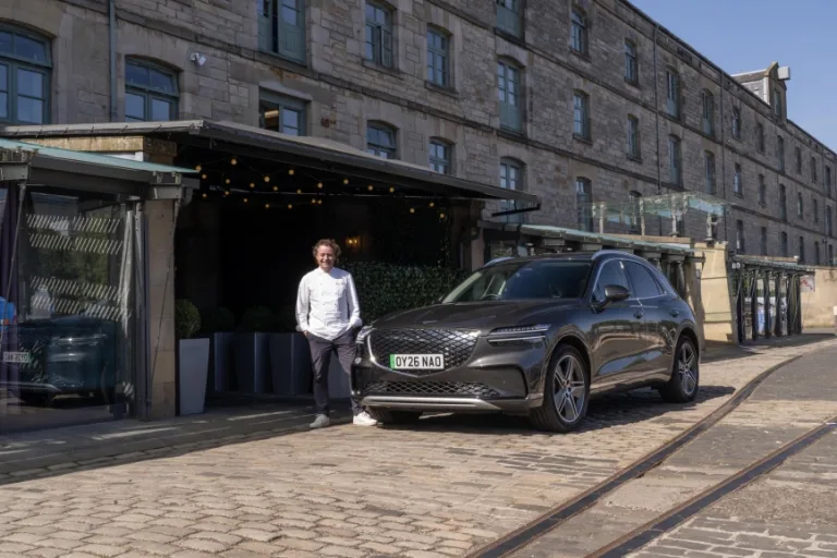 제네시스 일렉트리파이드 GV70, GENESIS ELECTRIFIES PARTNERSHIP WITH MICHELIN STAR CHEF TOM KITCHIN
