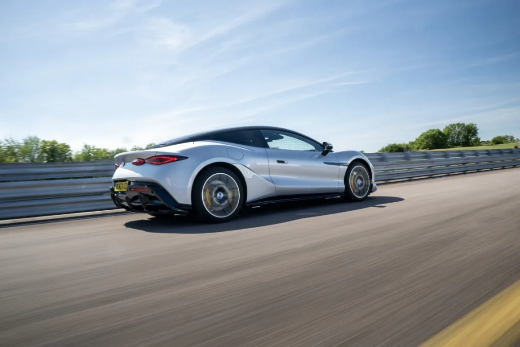 DENZA Unveils Z Supercar With 1,604PS and 9 minute full charge 3 BYD 그룹 덴자 Z, Born to perform, built to win: DENZA launches the supercar DENZA Z