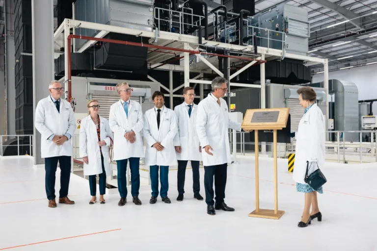 벤틀리 트로칼 생산하는 공장, Her Royal Highness The Princess Royal officially opens Bentley Motors’ new state-of-the-art Paint Shop