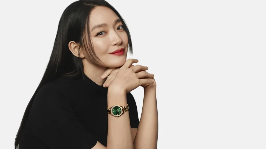 오메가, 배우 신민아 새로운 브랜드 앰버서더 발표 1 OMEGA Shin Min A 220.55.30.20.60.001 https://mobilityground.com/wp-content/uploads/2026/07/OMEGA_Shin-Min-A_220.55.30.20.60.001.webp