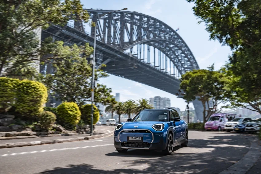 MINI 에이스맨 SE 시드니 드라이브, 주행거리·성능 총정리 6 P90636890 highRes mini aceman se 05 20 https://mobilityground.com/wp-content/uploads/2026/07/P90636871_highRes_mini-aceman-se-05-20.webp