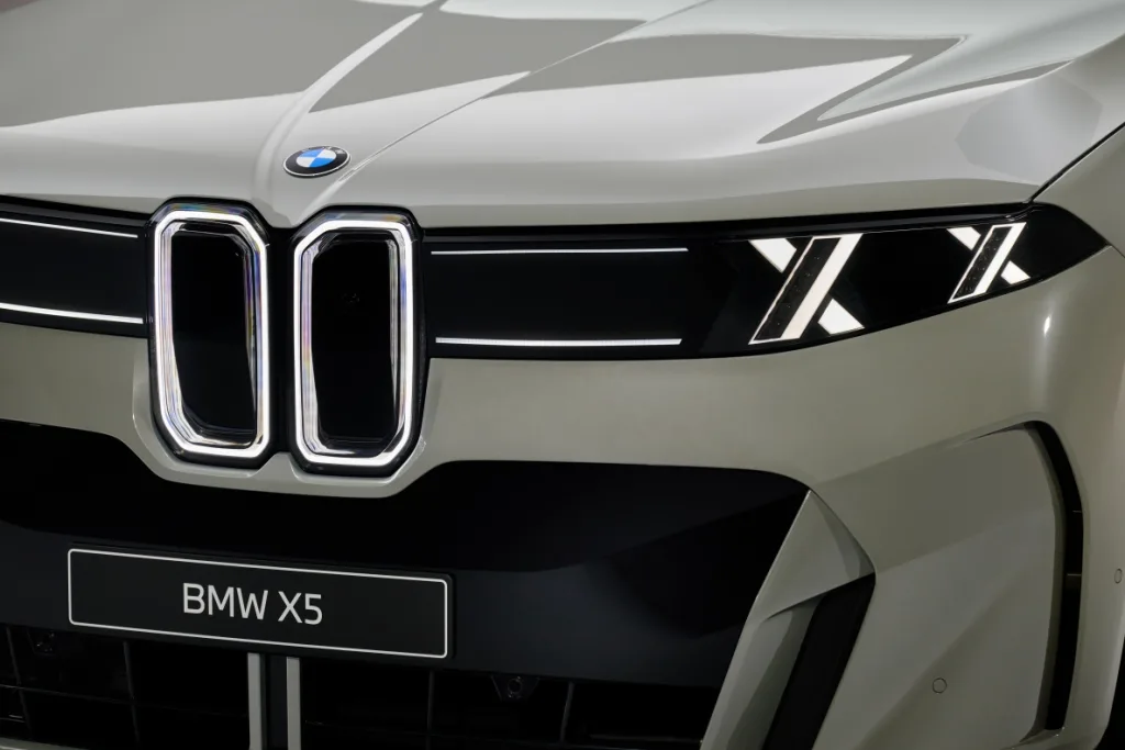 P90646044 highRes bmw ix5 60 xdrive 06 https://mobilityground.com/wp-content/uploads/2026/07/P90645967_highRes_bmw-ix5-60-xdrive-06.webp
