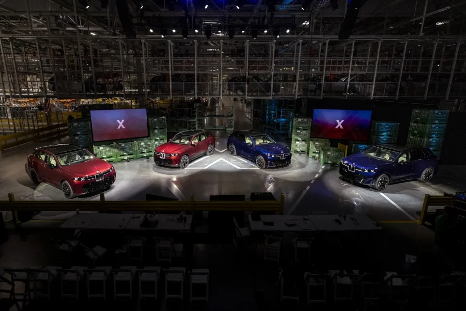P90648181 highRes the all new bmw x5 s https://mobilityground.com/wp-content/uploads/2026/07/P90648174_highRes_from-left-dr-robert-.webp