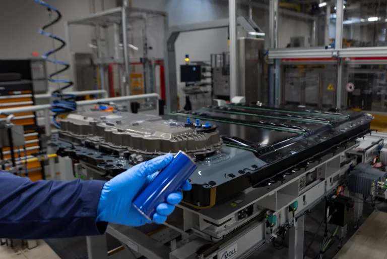 First glimpse into production: BMW Group Plant Woodruff assembles high-voltage batteries for the new BMW iX5