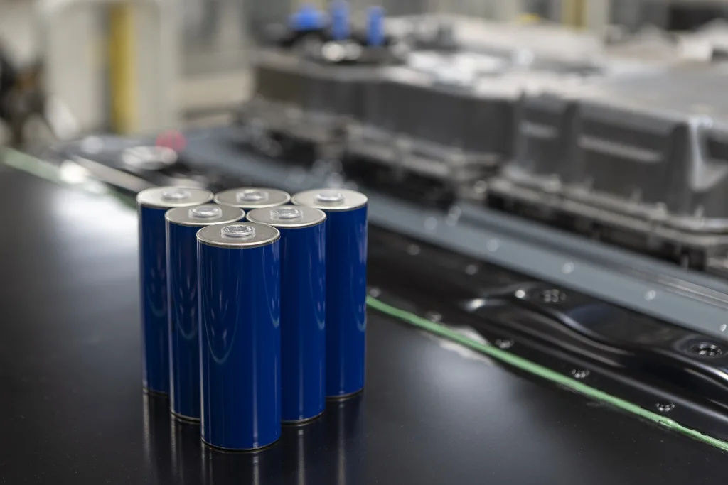 First glimpse into production: BMW Group Plant Woodruff assembles high-voltage batteries for the new BMW iX5