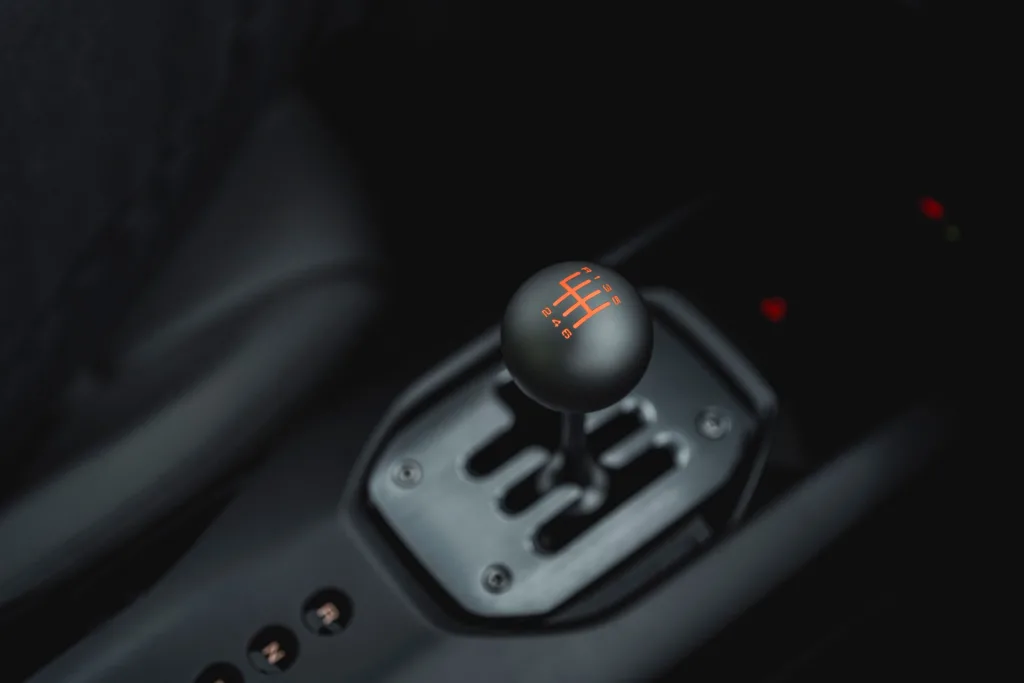 페라리 12 칠린드리 마뉴알레 공개, 진짜 수동변속기 달았다 4 QOABCE JH Ferrari167GH 99 1920x0 9CDXRB 29V6AE https://mobilityground.com/wp-content/uploads/2026/07/VWB3SW_Ferrari_9_MOD-1920x0_425UKC_XLKLR5.webp