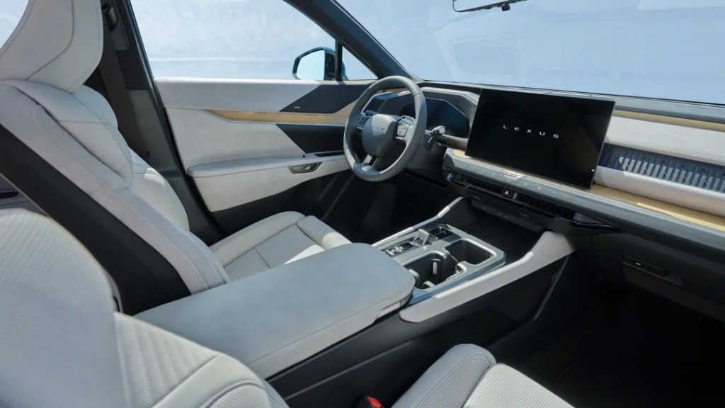 렉서스 TZ, 620km 달리는 '드라이빙 라운지' 비밀은 바로 이것 4 TZ Interior01 W1920px×H1080px https://mobilityground.com/wp-content/uploads/2026/07/TZ_Exterior09_W1920px×H1080px.webp