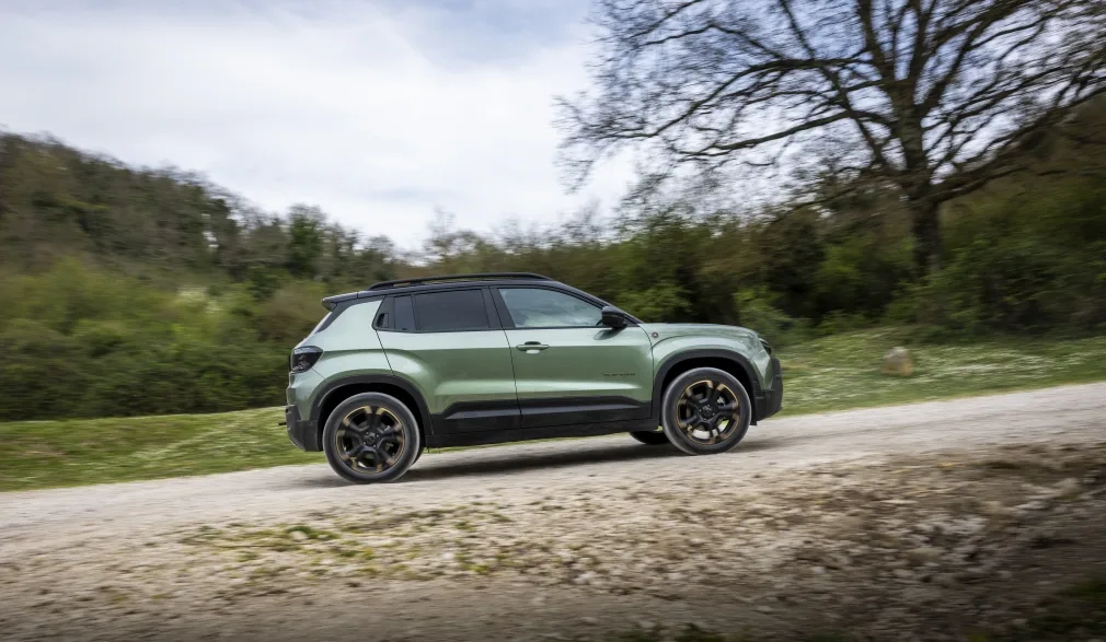 지프 어벤저, 4m에 85년 DNA 모두 담았다 2 new jeep avenger 4xe 85th anniversary 1 https://mobilityground.com/wp-content/uploads/2026/07/new-jeep-avenger-4xe-85th-anniversary-4.webp