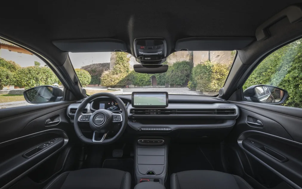 New Jeep Avenger Debuts with 85th Anniversary Edition and Fresh Features 5 지프 어벤저, New Jeep® Avenger: the evolution of compact freedom. Orders open today featuring the 85th Anniversary Special Edition