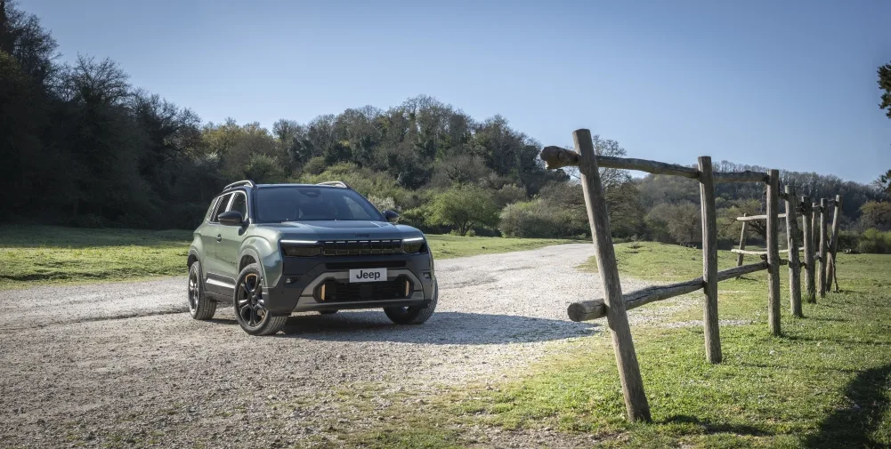 지프 어벤저, 4m에 85년 DNA 모두 담았다 7 new jeep avenger 4xe 85th anniversary 16 https://mobilityground.com/wp-content/uploads/2026/07/new-jeep-avenger-4xe-85th-anniversary-4.webp