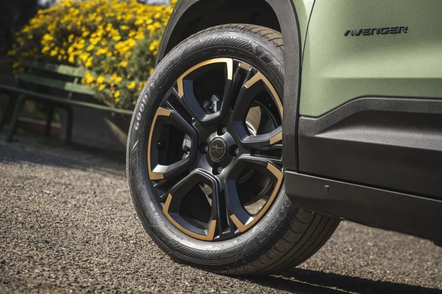 New Jeep Avenger Debuts with 85th Anniversary Edition and Fresh Features 6 지프 어벤저, New Jeep® Avenger: the evolution of compact freedom. Orders open today featuring the 85th Anniversary Special Edition