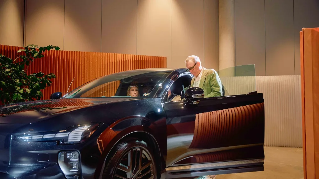 볼보 EX60 고객 인도 Volvo Cars starts customer deliveries of new fully electric EX60 SUV 2 https://mobilityground.com/wp-content/uploads/2026/07/볼보-EX60-고객-인도-Volvo-Cars-starts-customer-deliveries-of-new-fully-electric-EX60-SUV-5.webp