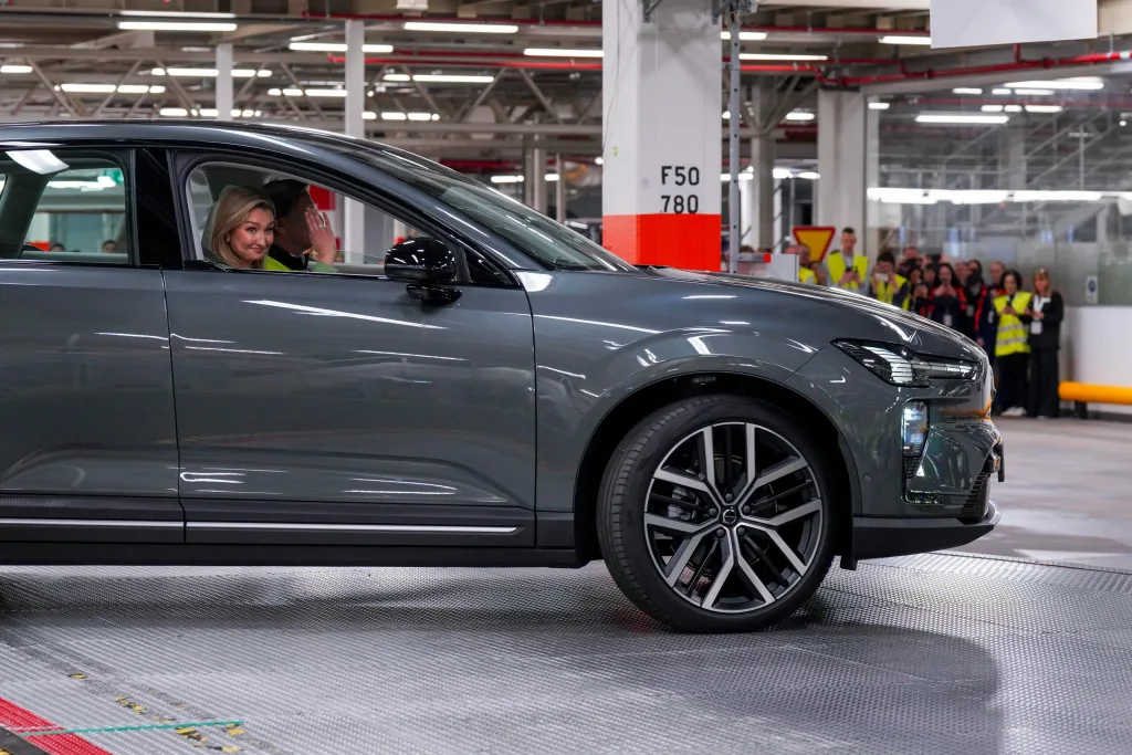 볼보 EX60 고객 인도 Volvo Cars starts customer deliveries of new fully electric EX60 SUV 4 https://mobilityground.com/wp-content/uploads/2026/07/볼보-EX60-고객-인도-Volvo-Cars-starts-customer-deliveries-of-new-fully-electric-EX60-SUV-5.webp