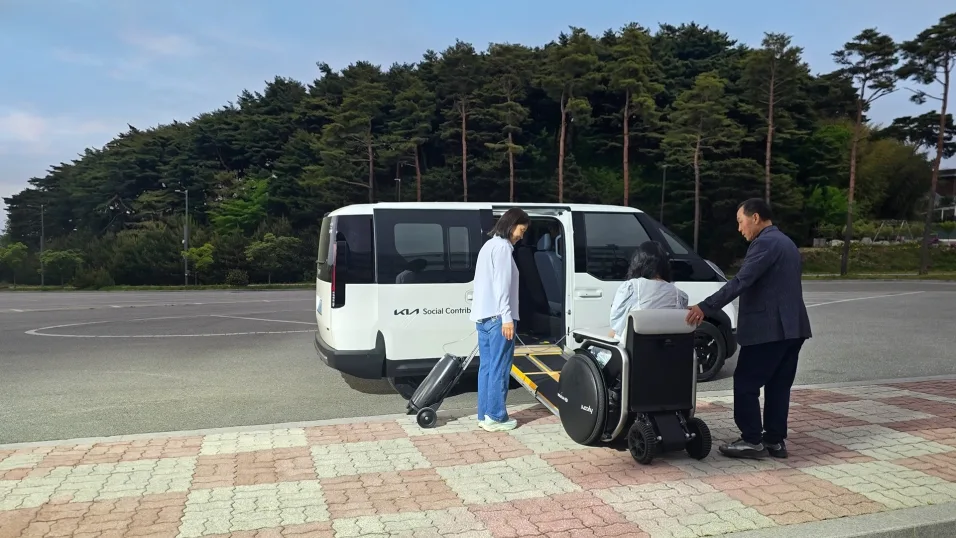 현대차그룹, PV5 WAV로 23년 만의 가족 여행 이야기 영상 선보여 2 사진 2 현대차그룹 PV5 WAV와 함께한 23년 만의 여행 이야기 The Moving Room 공개 https://mobilityground.com/wp-content/uploads/2026/07/사진-1-현대차그룹-PV5-WAV와-함께한-23년-만의-여행-이야기-The-Moving-Room-공개.webp