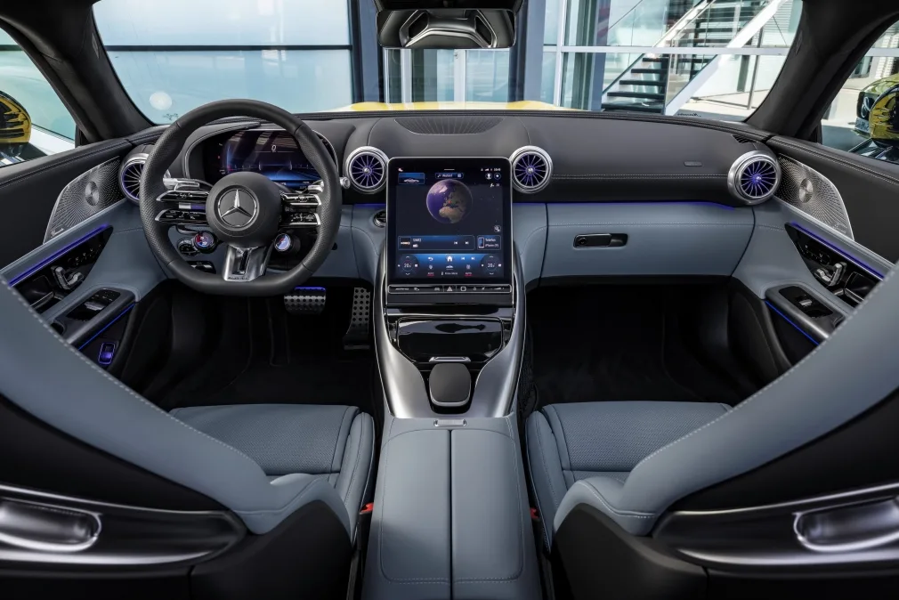 메르세데스-벤츠 코리아, 메르세데스-AMG GT 43 공식 출시 3 사진 3 메르세데스 AMG GT 43 인테리어 https://mobilityground.com/wp-content/uploads/2026/07/사진-1-메르세데스-AMG-GT-43.webp