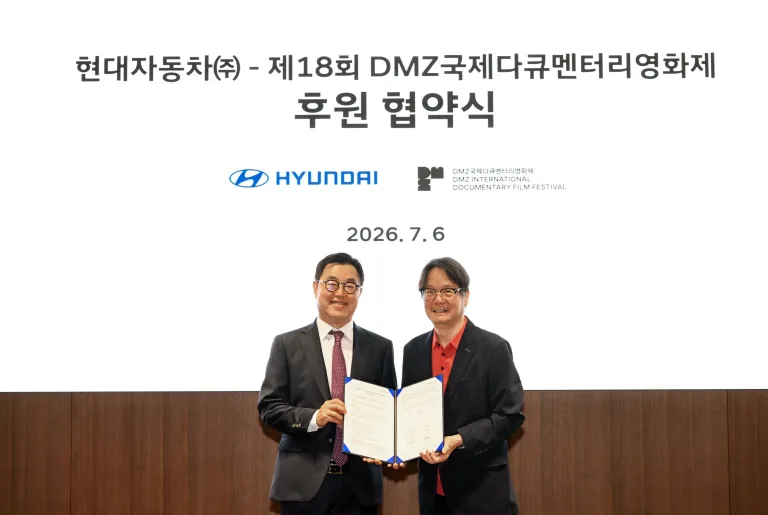 사진1) (왼쪽부터) 신승규 현대차그룹 에너지&수소정책담당 부사장, 오동진 DMZ국제다큐멘터리영화제 집행위원장
