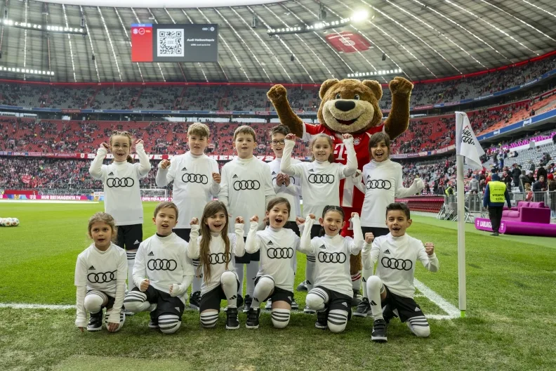 사진 아우디 코리아 ‘아우디 써머투어 2026 FC 바이에른 뮌헨 선수들과 함께 입장할 ‘플레이어 에스코트 모집 https://mobilityground.com/wp-content/uploads/2026/07/사진_아우디-코리아-‘아우디-써머투어-2026-FC-바이에른-뮌헨-선수들과-함께-입장할-‘플레이어-에스코트-모집.webp