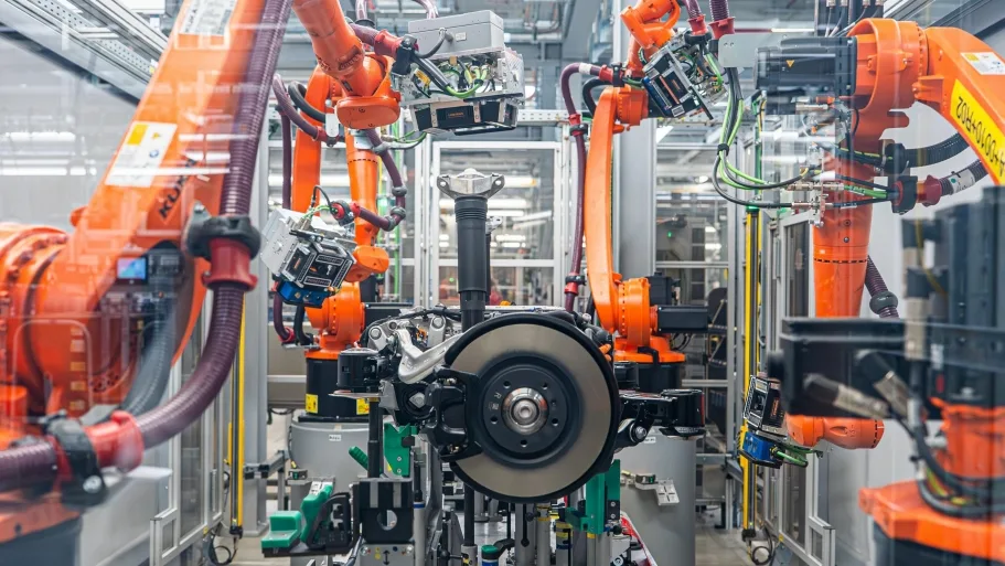 Porsche Leipzig Checks 130 Axle Points in 80 Seconds With Robotic Inspection 1 포르쉐 액슬 어셈블리-Porsche Axle assembly precision engineering at series pace (1)