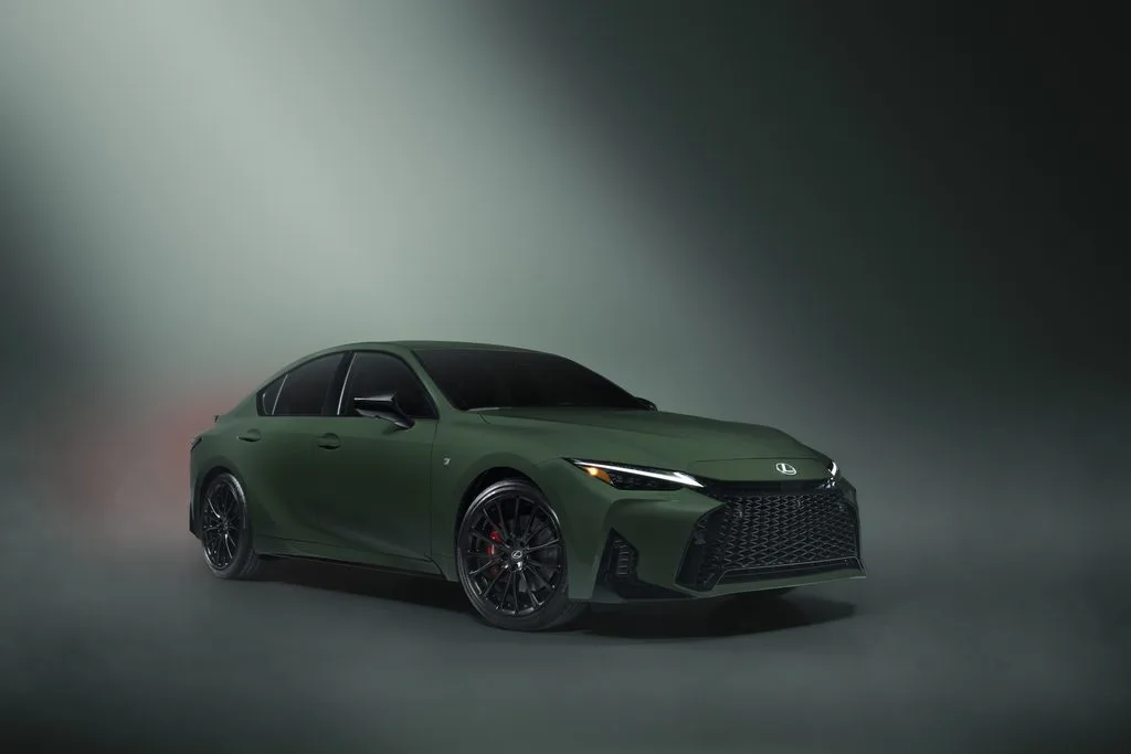 Lexus Closes Its IS 25th Anniversary Tour With a Special Edition 3 렉서스 IS 350, THE LEGACY CONTINUES: LEXUS UNVEILS 2027 LEXUS IS SPECIAL APPEARANCE PACKAGE