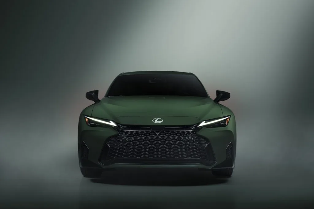 Lexus Closes Its IS 25th Anniversary Tour With a Special Edition 1 렉서스 IS 350, THE LEGACY CONTINUES: LEXUS UNVEILS 2027 LEXUS IS
SPECIAL APPEARANCE PACKAGE