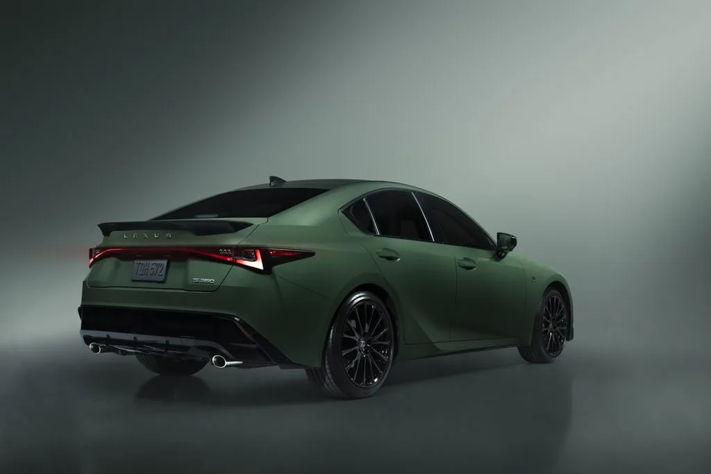 Lexus Closes Its IS 25th Anniversary Tour With a Special Edition 2 렉서스 IS 350, THE LEGACY CONTINUES: LEXUS UNVEILS 2027 LEXUS IS SPECIAL APPEARANCE PACKAGE