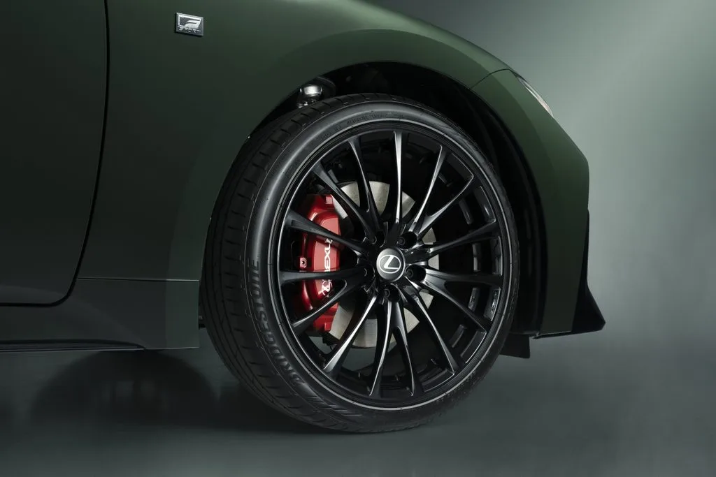 "전 세계 350대뿐" 렉서스 IS가 25주년에 꺼낸 초록색 한 가지 5 2027 Lexus IS Special Appearance Package 006