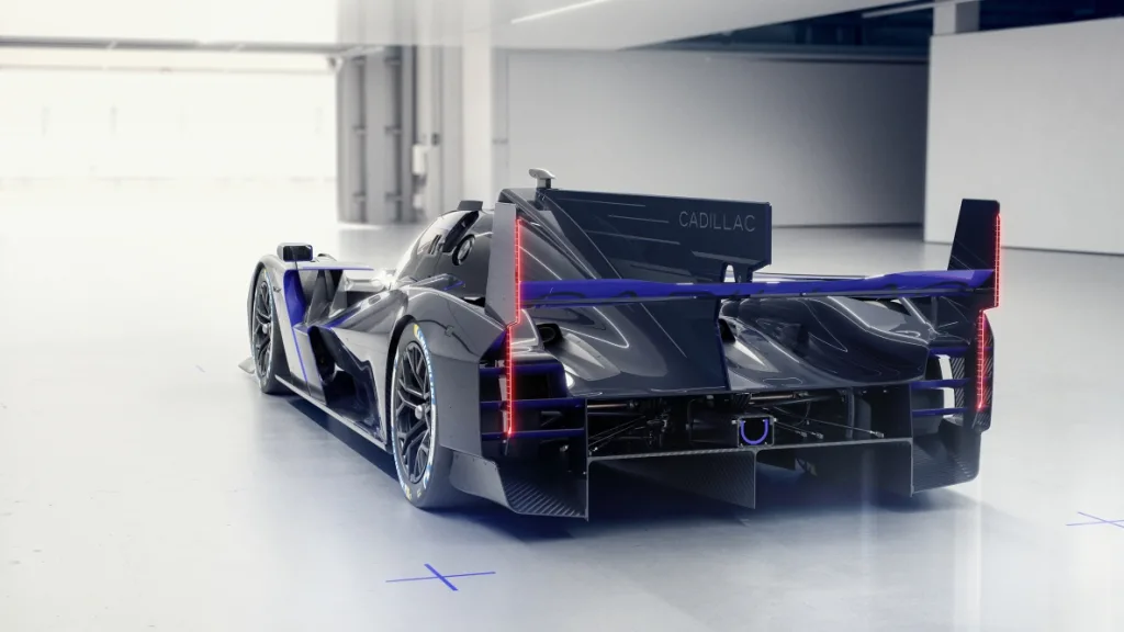 Cadillac's V-ONE Concept Turns Race Hardware Into a Road Fantasy 2 캐딜락 V-ONE, Cadillac unveils V-ONE concept
