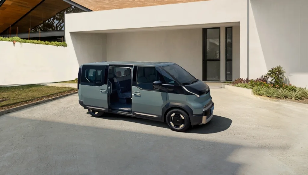 260803 사진5 PV5 패신저2 2 3 모델 외장 https://mobilityground.com/wp-content/uploads/2026/08/260803-사진1-PV5-신규라인업-및-The-2027-EV6.webp