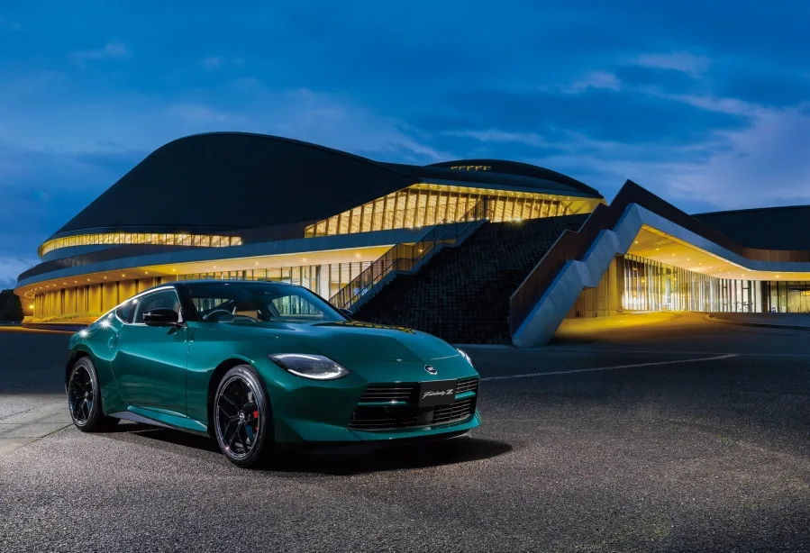Nissan's Refreshed Fairlady Z Brings Back the Classic Z Emblem 2 닛산 페어레이디 Z, Nissan launches the refreshed Fairlady Z and Fairlady Z NISMO in Japan