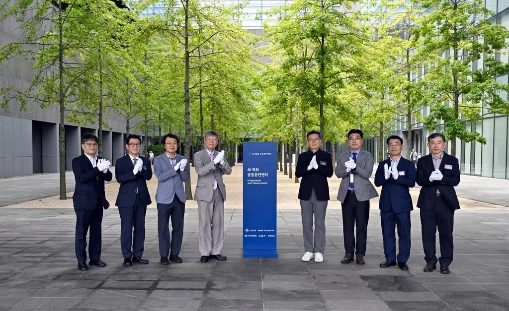 현대자동차·기아, 올해 부품 협력사 임직원 900여 명 대상 AI 실무 교육 추진 4 260827 사진 2 현대차·기아 부품 협력사 AX 지원을 위한 AI 특화 공동훈련센터 개소 https://mobilityground.com/wp-content/uploads/2026/08/260827-사진-4-현대차·기아-부품-협력사-AX-지원을-위한-AI-특화-공동훈련센터-개소.webp